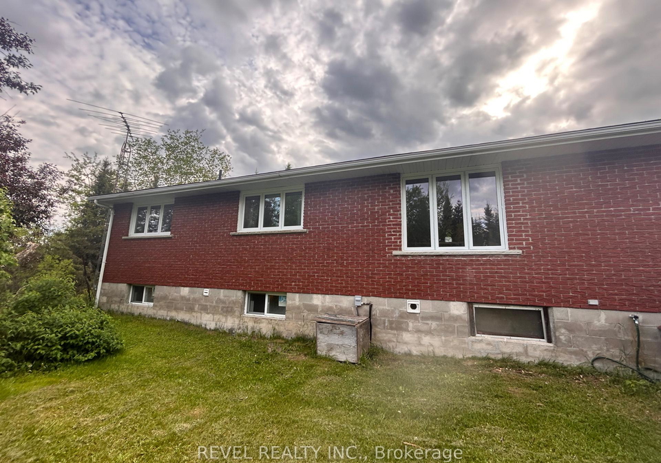 1250-highway-11-south-highway-cochrane-ontario-t12225956