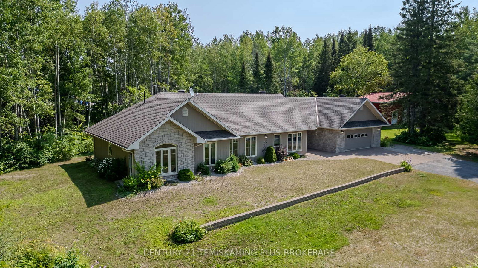 331475-highway-11-armstrong-ontario-t12255885
