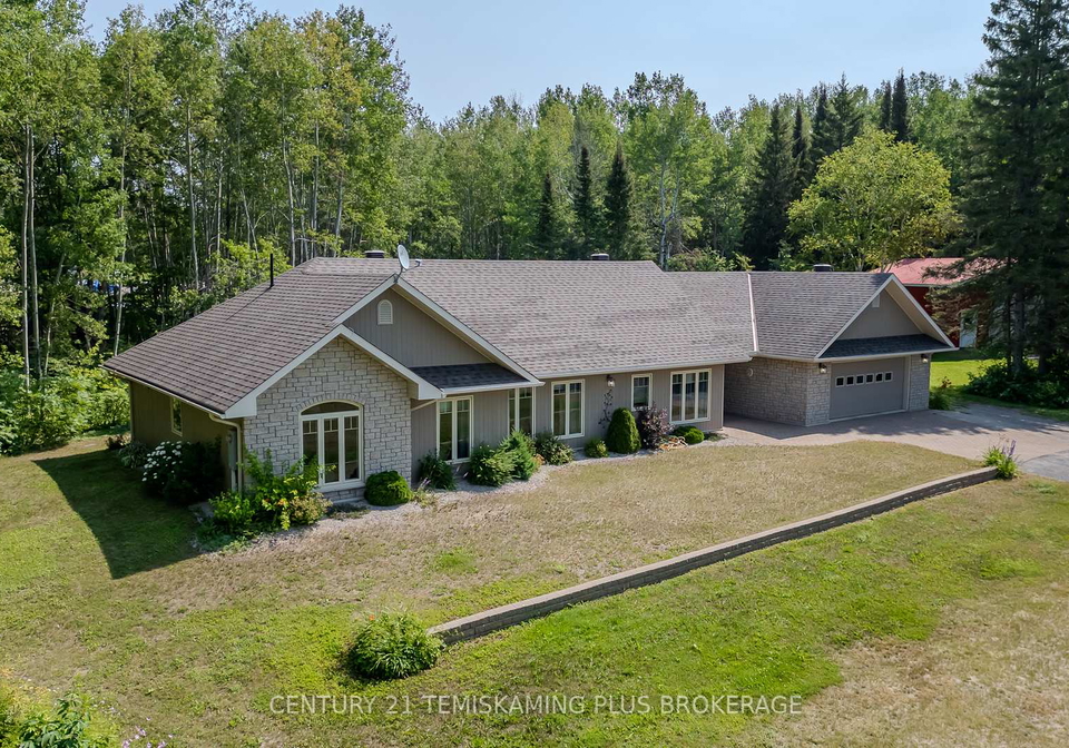 331475-highway-11-armstrong-ontario-t12255885