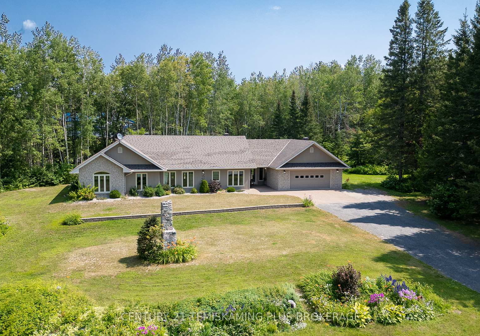 331475-highway-11-armstrong-ontario-t12255885