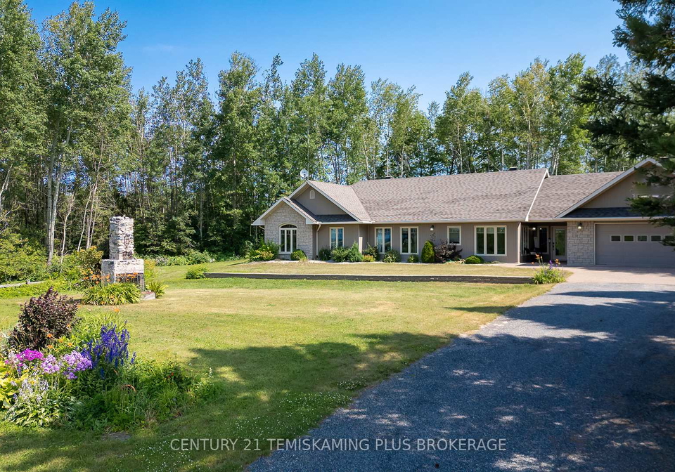 331475-highway-11-armstrong-ontario-t12255885