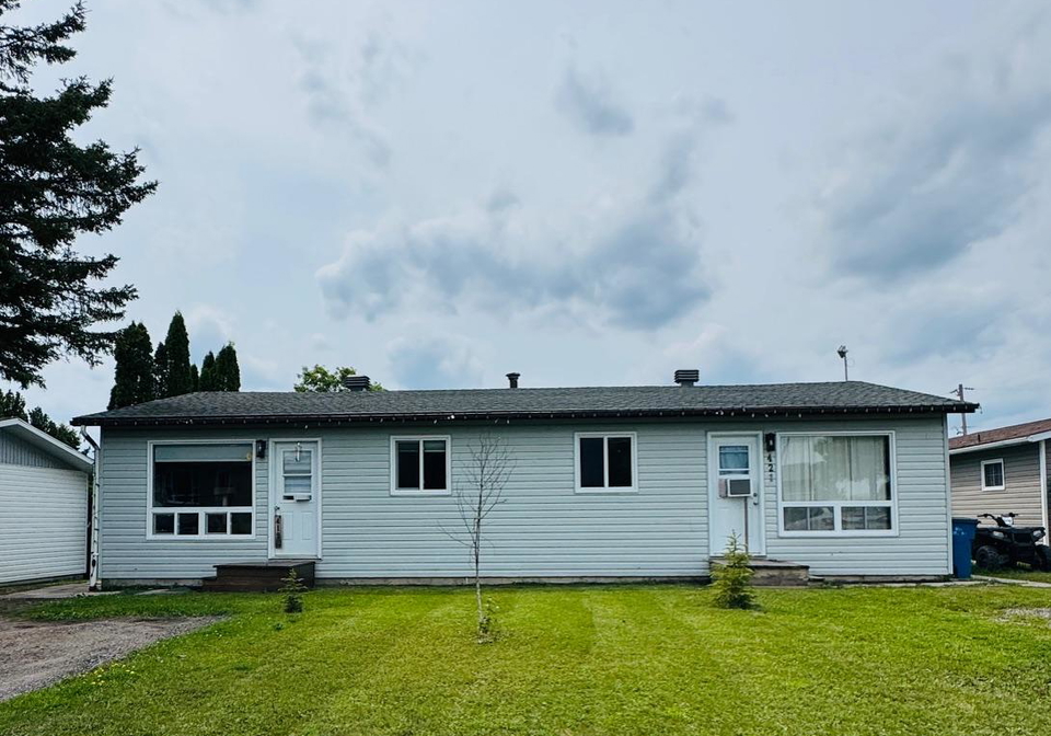 419-421-sixteenth-avenue-cochrane-ontario-t12335586
