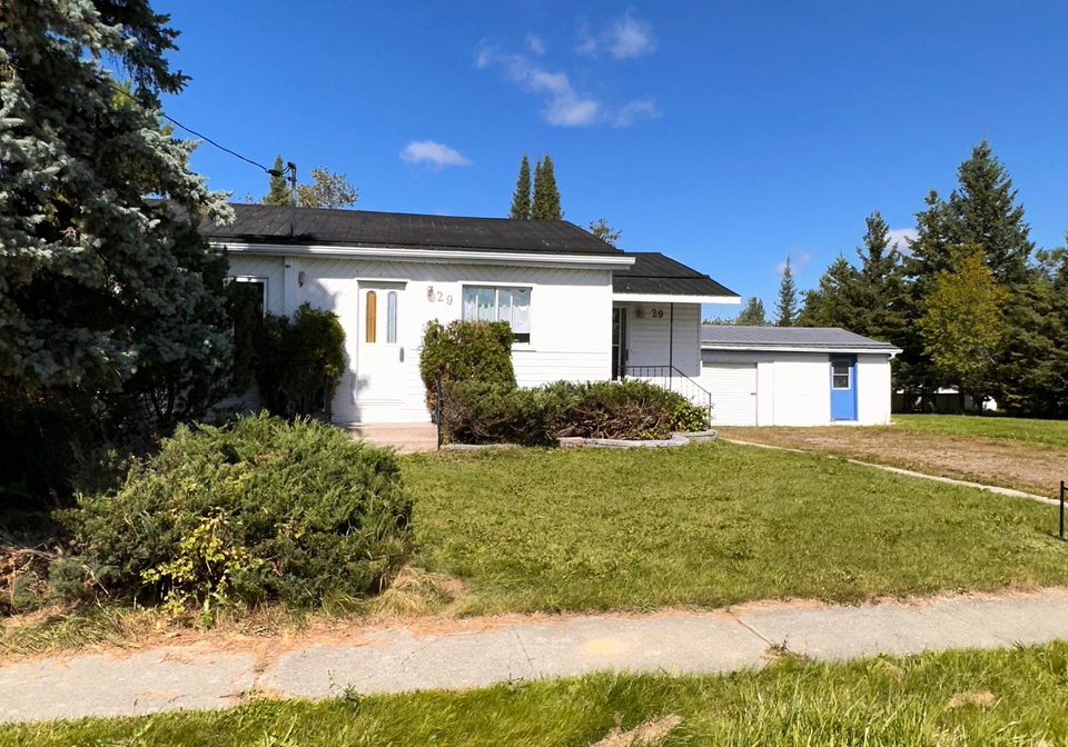 29-st-aubin-avenue-moonbeam-ontario-t12341668