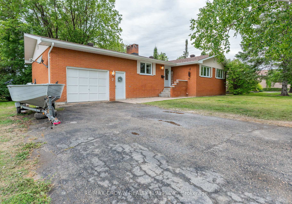 7-sussex-place-kapuskasing-ontario-t12356775