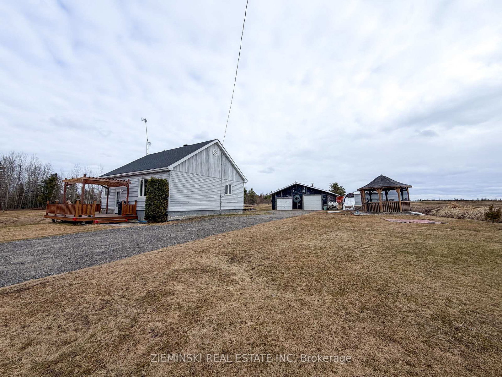 1119-oil-tank-road-iroquois-falls-ontario-t12529308