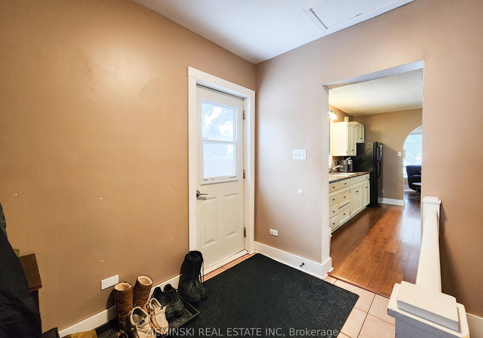 123-picadilly-circle-iroquois-falls-ontario-t12645040