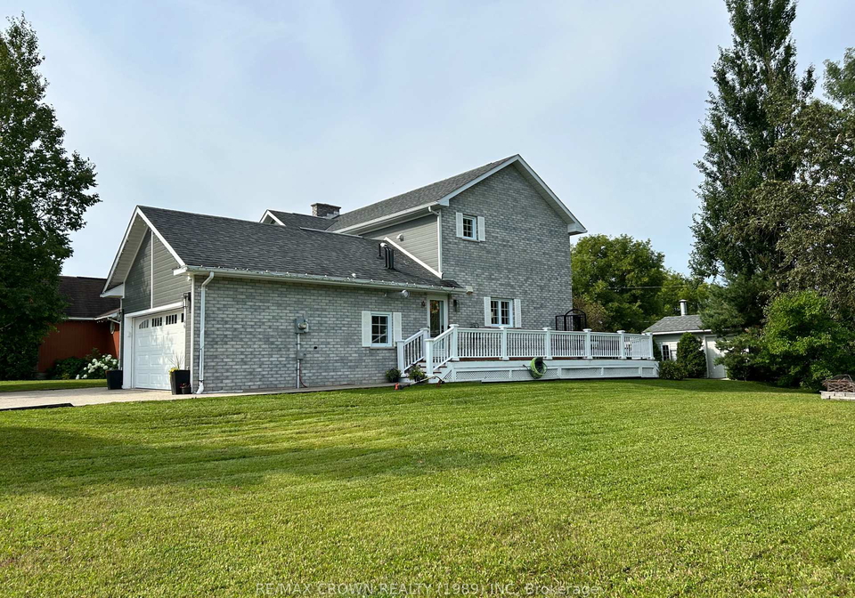 96-98-progress-crescent-kapuskasing-ontario-t13660950