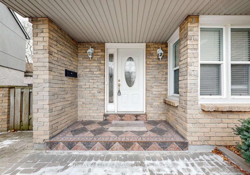 39b-newington-crescent-toronto-ontario-w11912141