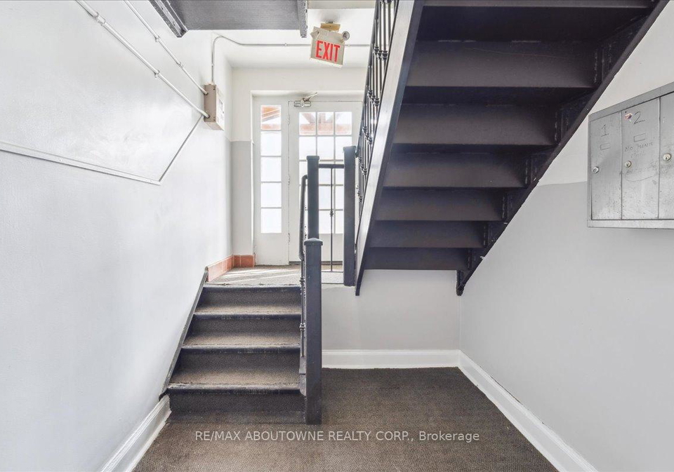 133-north-service-road-e-oakville-ontario-w11970060
