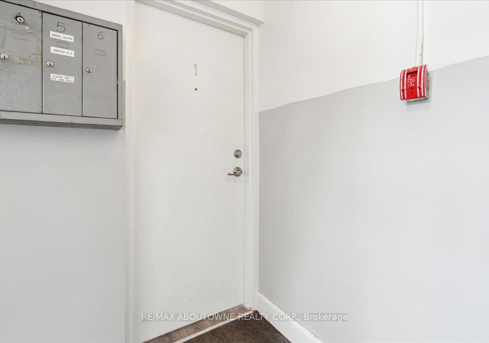 133-north-service-road-e-oakville-ontario-w11970060
