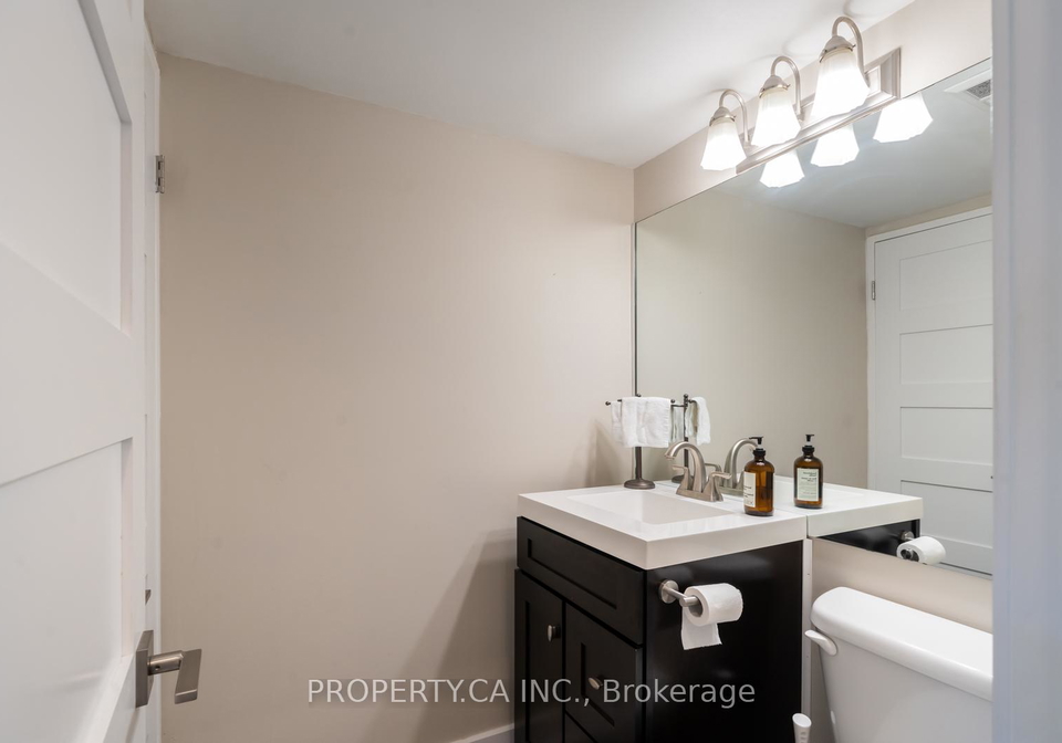 2261-lake-shore-boulevard-etobicoke-ontario-w11981592