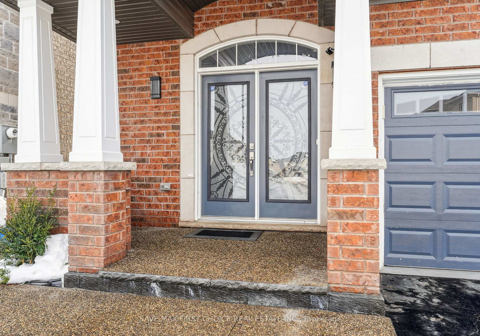 70-masken-circle-brampton-ontario-w11993039