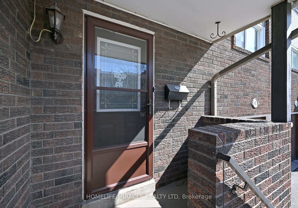 92-permfield-path-etobicoke-ontario-w12013174