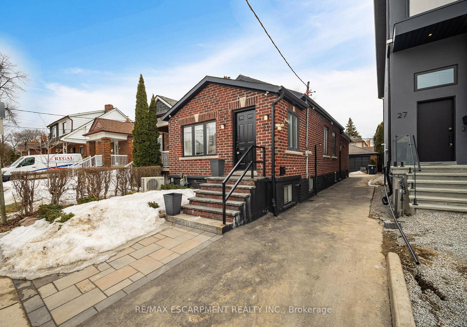 25-belgravia-avenue-north-york-ontario-w12016425