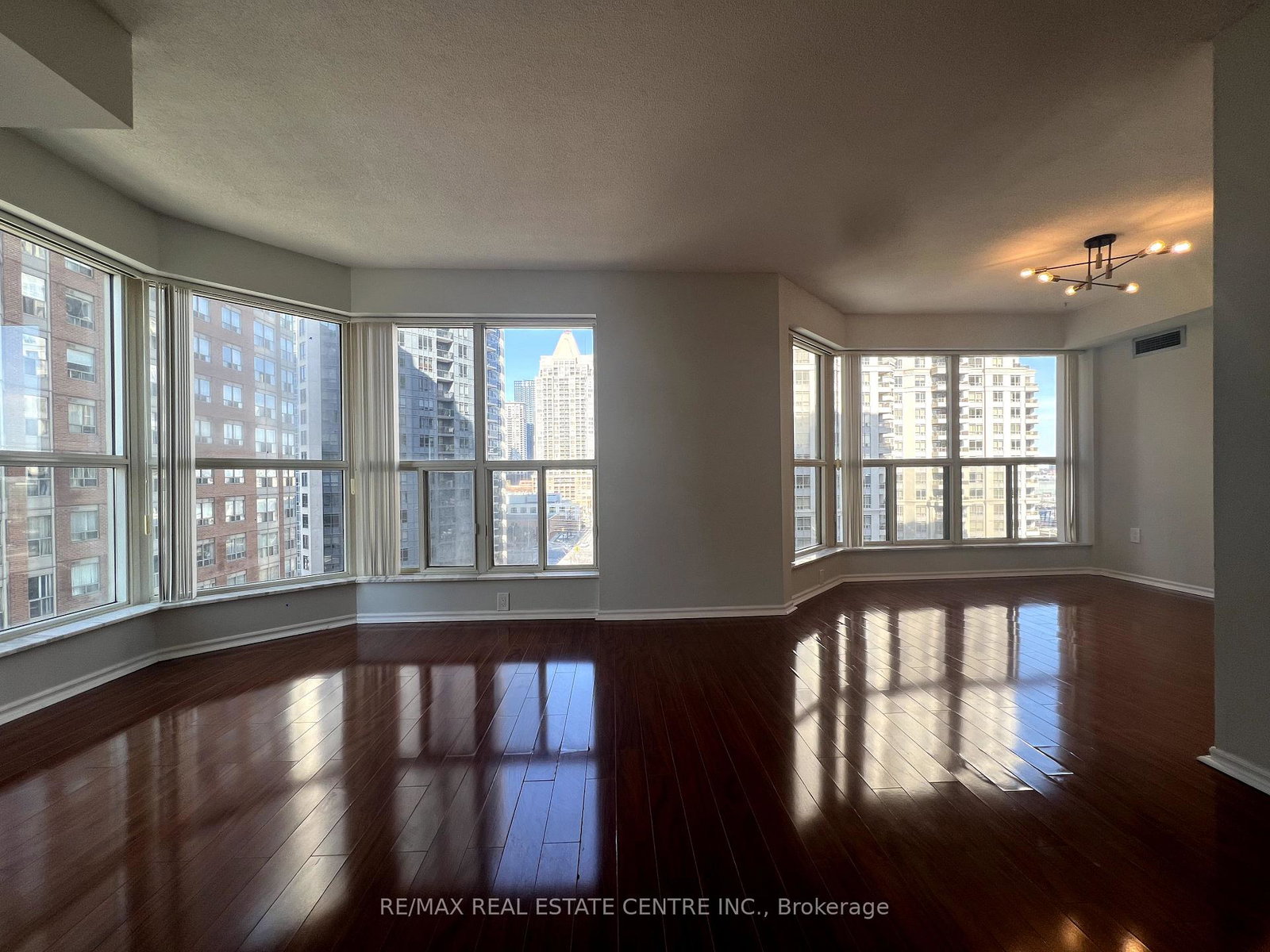 325-webb-drive-n-mississauga-ontario-w12020243
