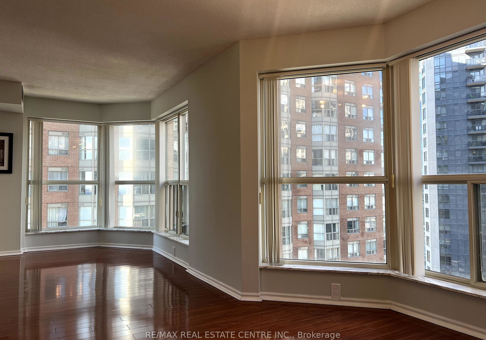 325-webb-drive-n-mississauga-ontario-w12020243