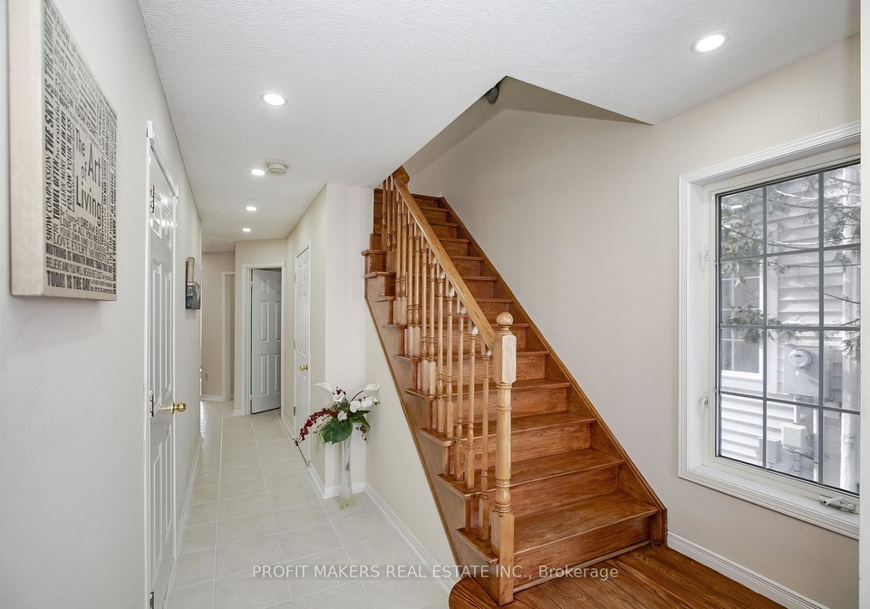 56-tiller-trail-brampton-ontario-w12037602