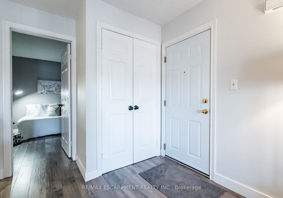 2040-cleaver-avenue-burlington-ontario-w12040525