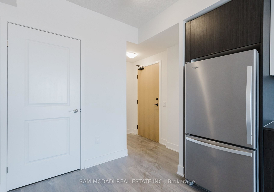 204-burnhamthorpe-road-e-mississauga-ontario-w12047737