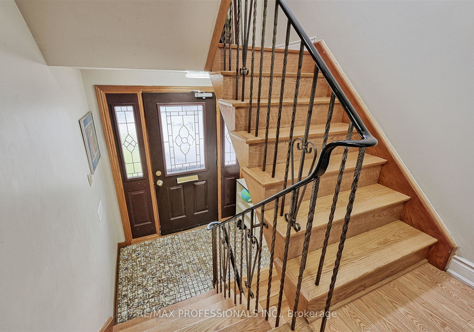 16-muskoka-avenue-etobicoke-ontario-w12050097