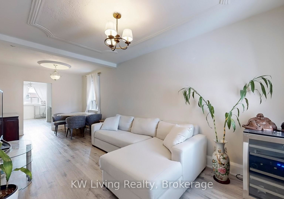 33-bloem-avenue-toronto-ontario-w12052013