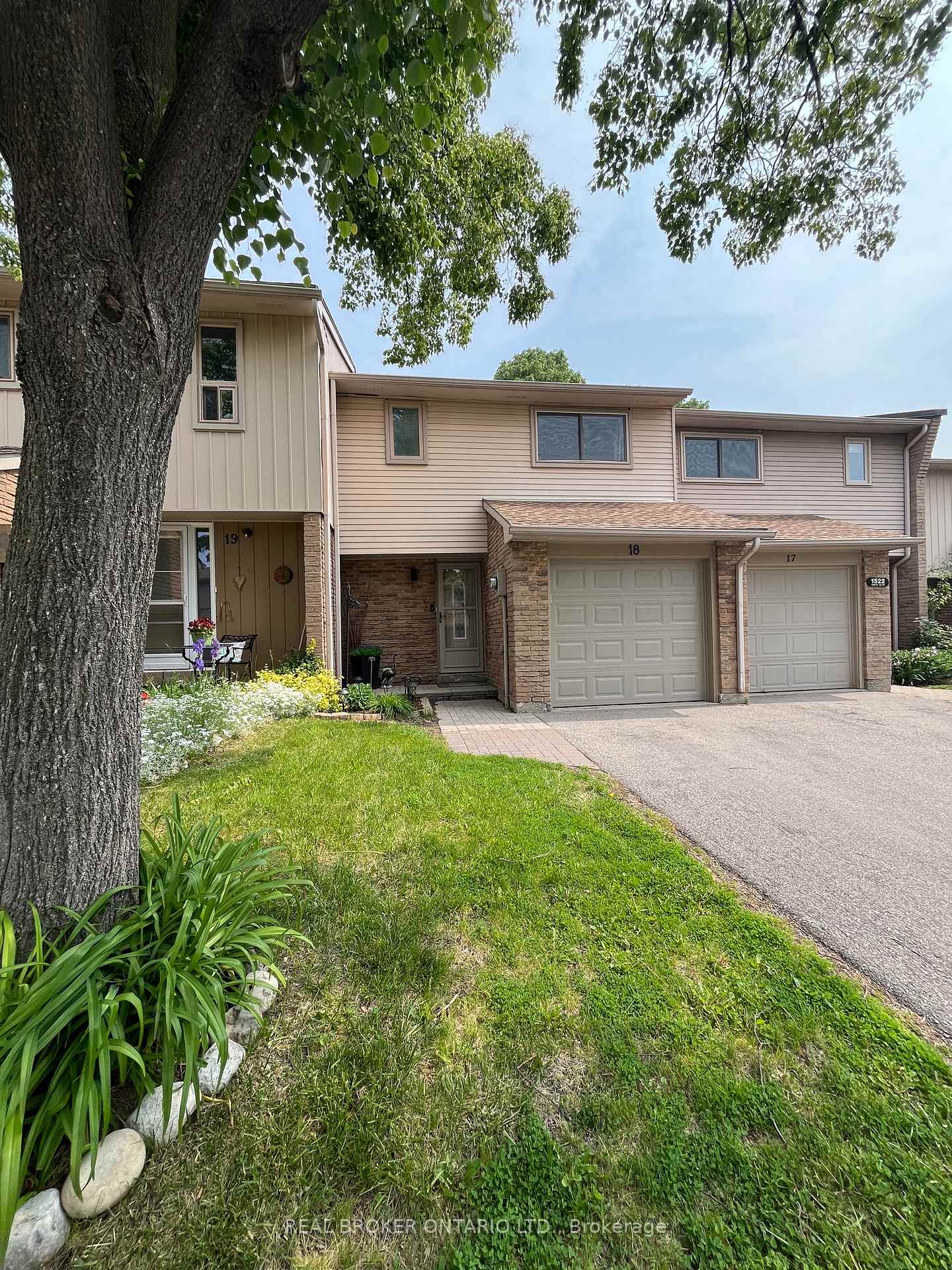 1522-lancaster-drive-oakville-ontario-w12064808