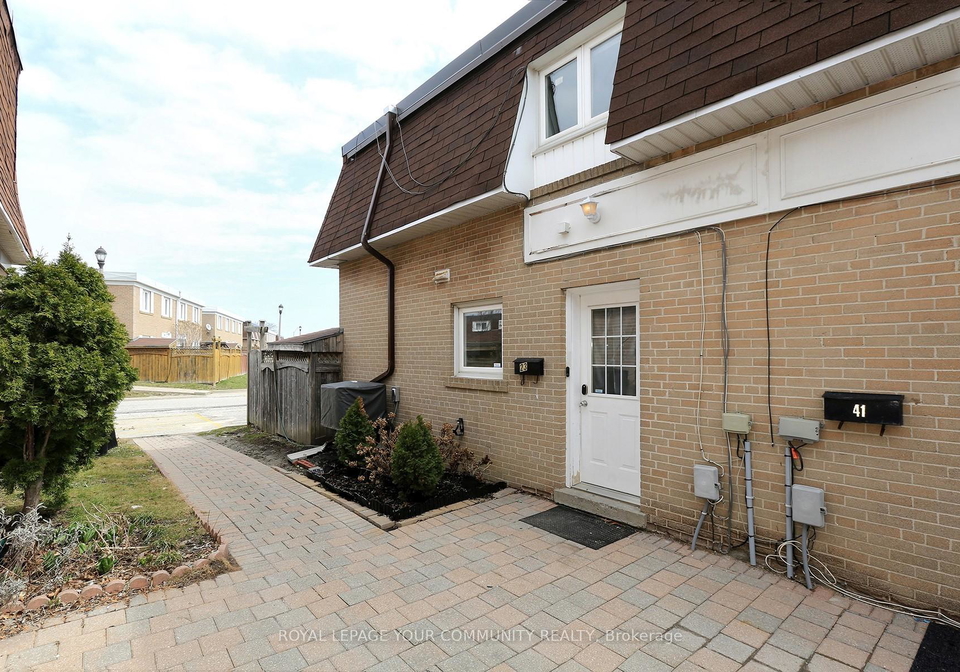 23-town-house-crescent-brampton-ontario-w12072353