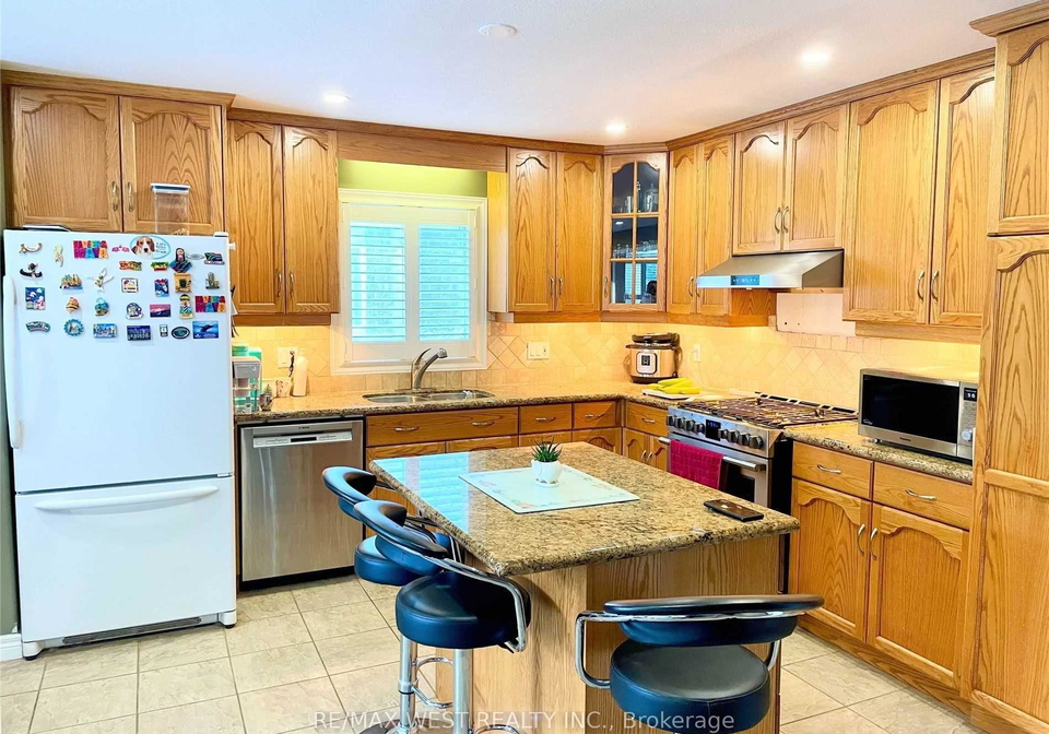 18-sprowl-street-halton-hills-ontario-w12086225