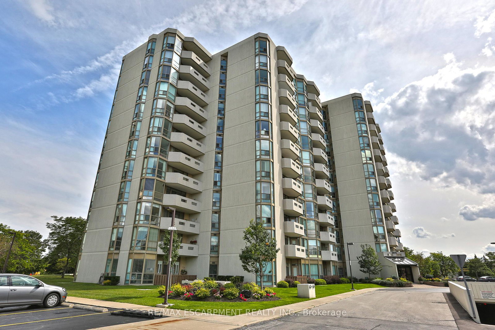 5070-pinedale-avenue-burlington-ontario-w12089779