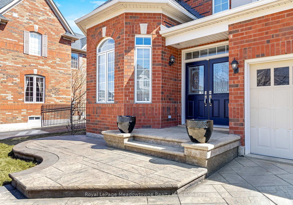 1285-christie-circle-milton-ontario-w12093053