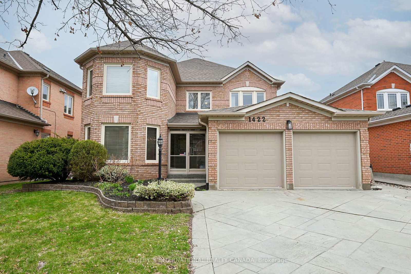 1422-summerhill-crescent-oakville-ontario-w12096576