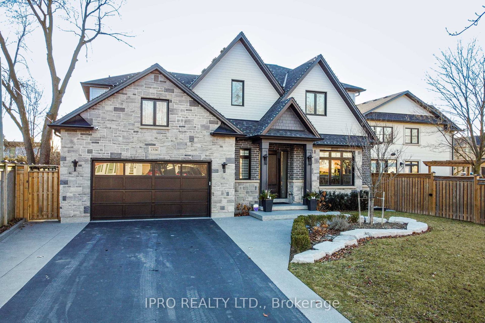 1516-pembroke-drive-oakville-ontario-w12101494