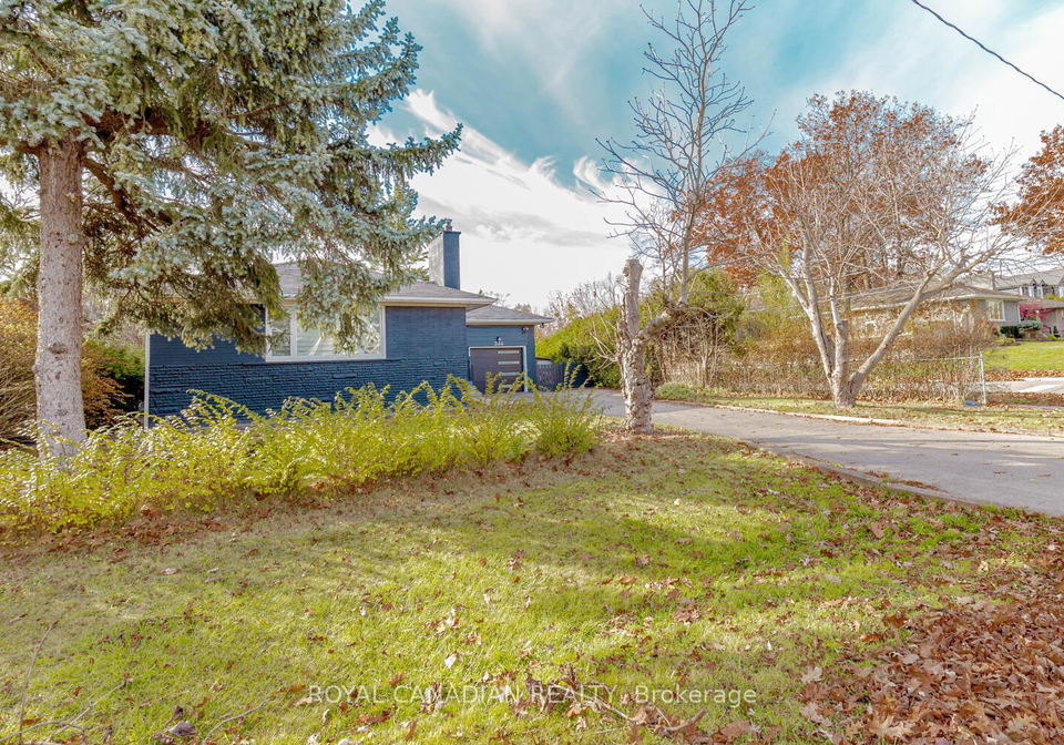 334-burton-road-oakville-ontario-w12106367