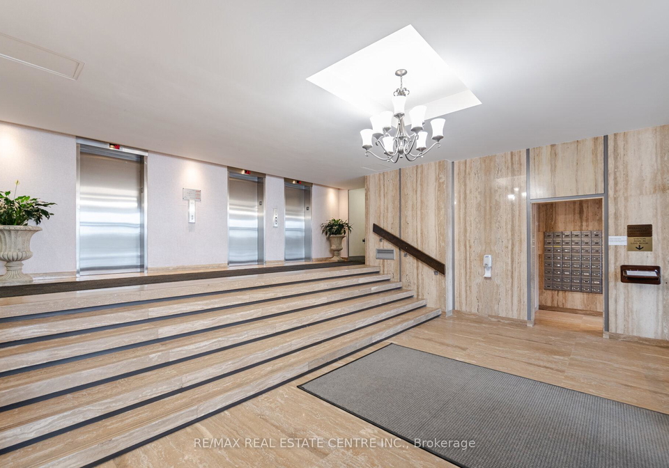 1359-white-oaks-boulevard-oakville-ontario-w12114097