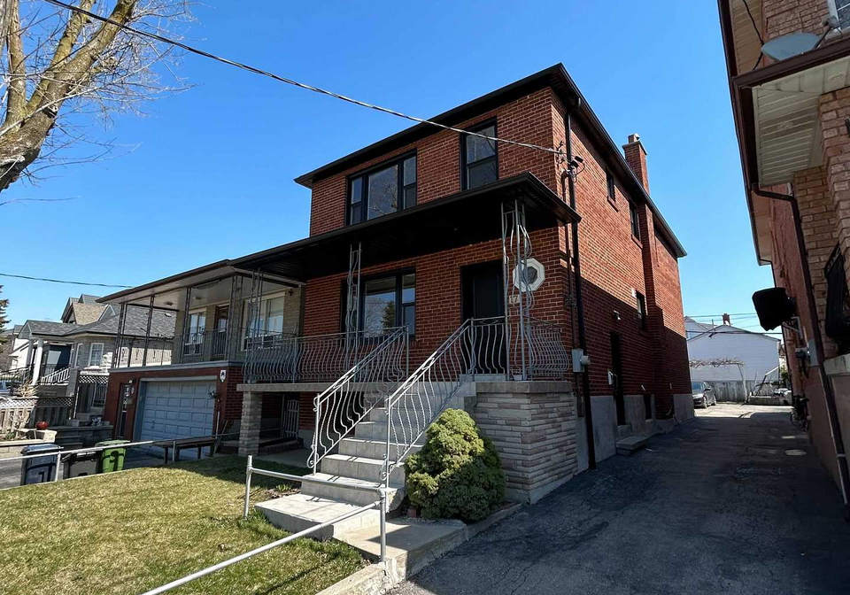 17-alyward-street-north-york-ontario-w12117505