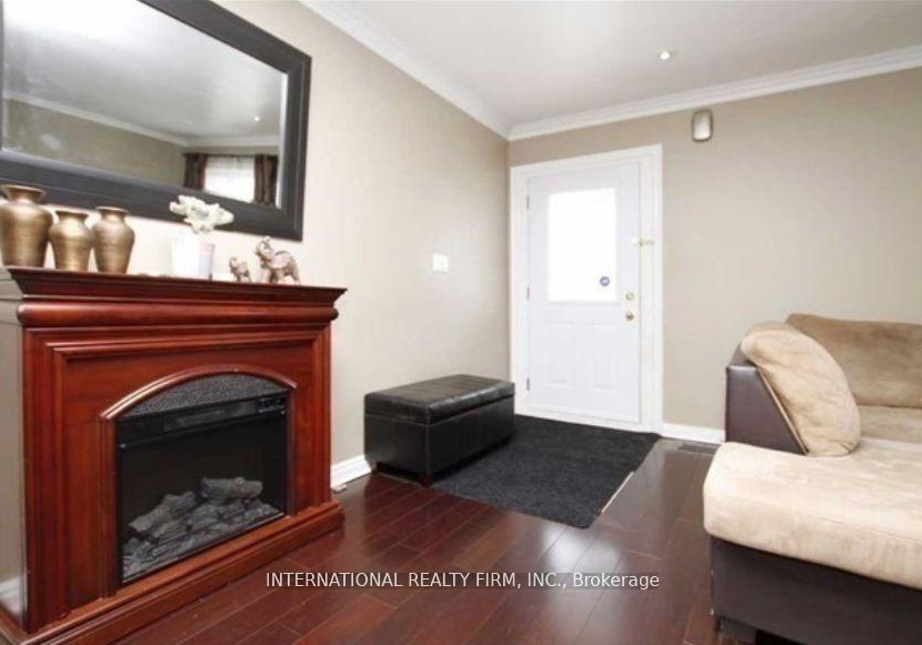 210-belgravia-avenue-w-north-york-ontario-w12117904
