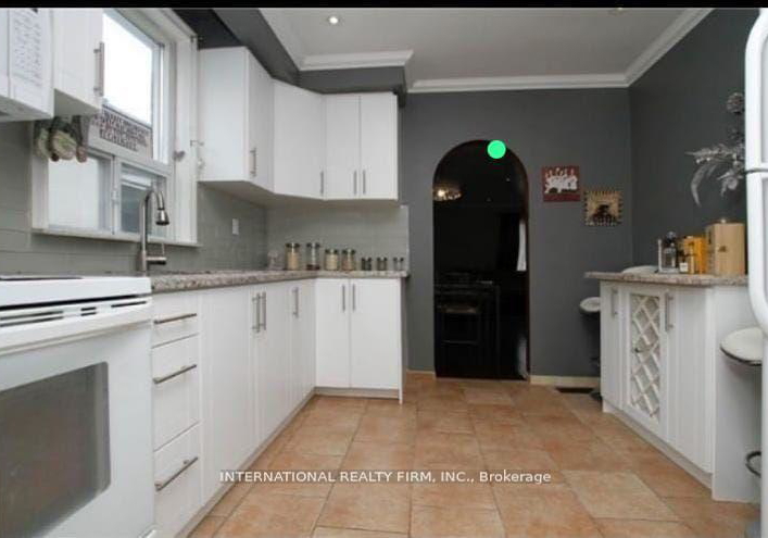 210-belgravia-avenue-w-north-york-ontario-w12117904