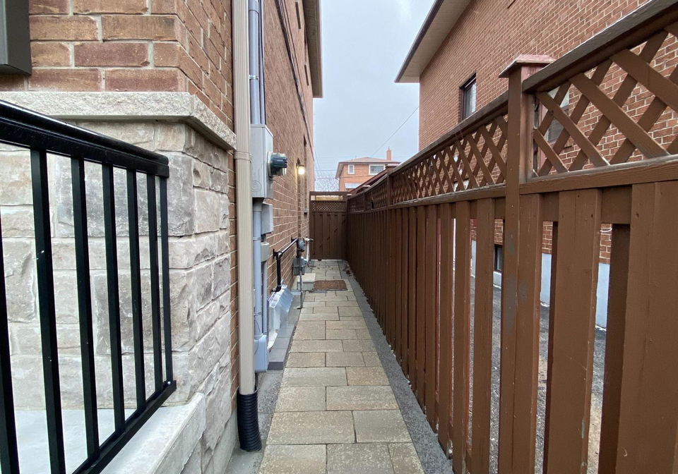 20b-lunness-road-etobicoke-ontario-w12121609