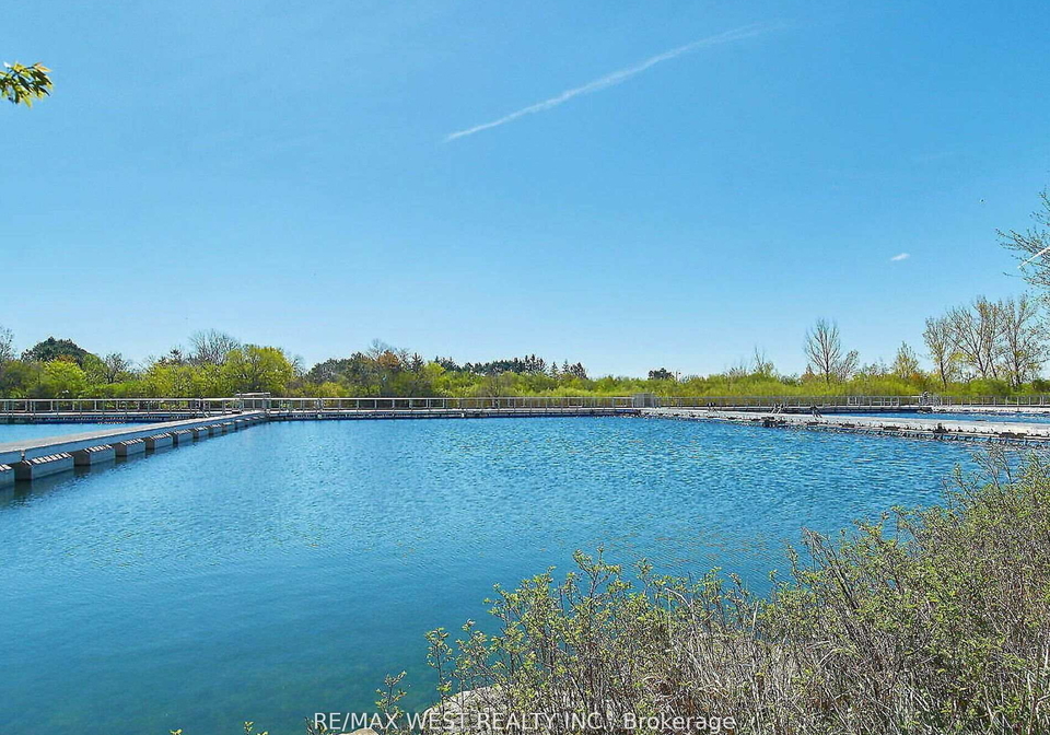 30-shore-breeze-drive-etobicoke-ontario-w12122933