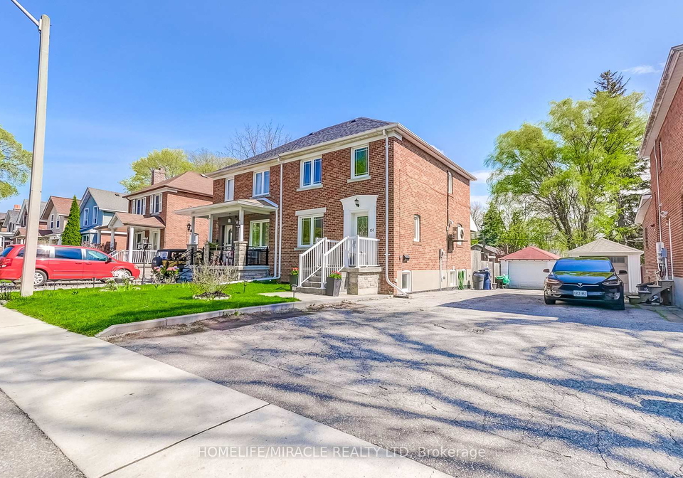 133-queens-drive-north-york-ontario-w12125897