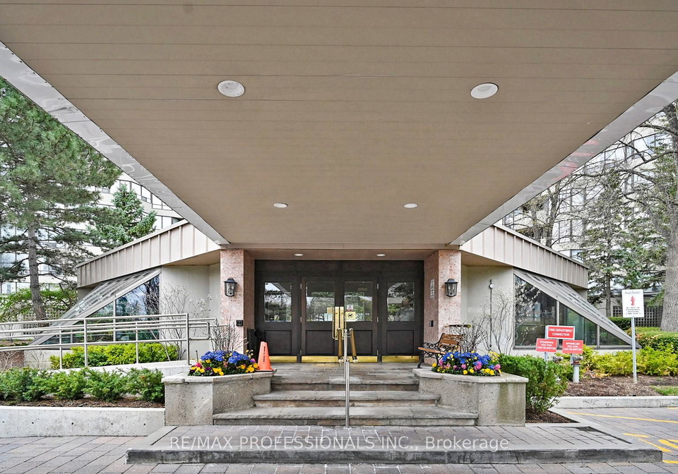 1300-islington-avenue-etobicoke-ontario-w12126840