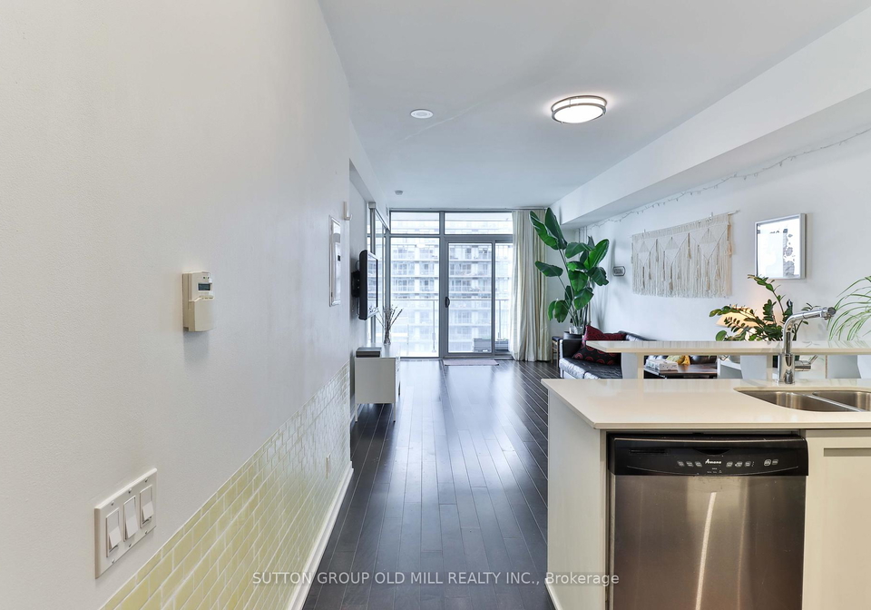 103-the-queensway-toronto-ontario-w12127211