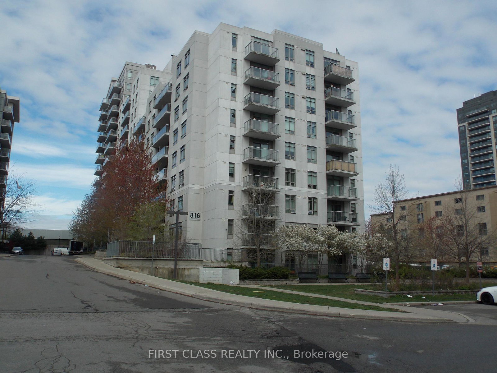 816-lansdowne-avenue-toronto-ontario-w12129669