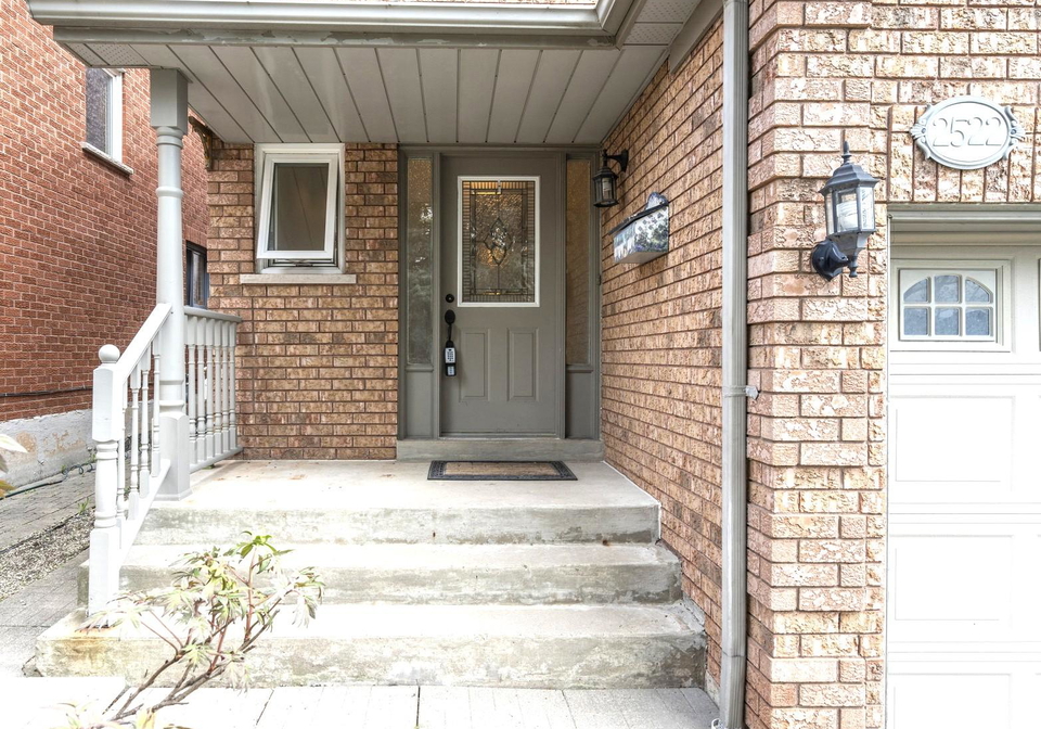 2522-willowburne-drive-mississauga-ontario-w12134507