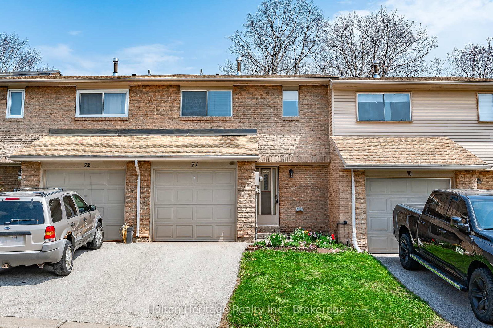 1556-lancaster-drive-oakville-ontario-w12134772