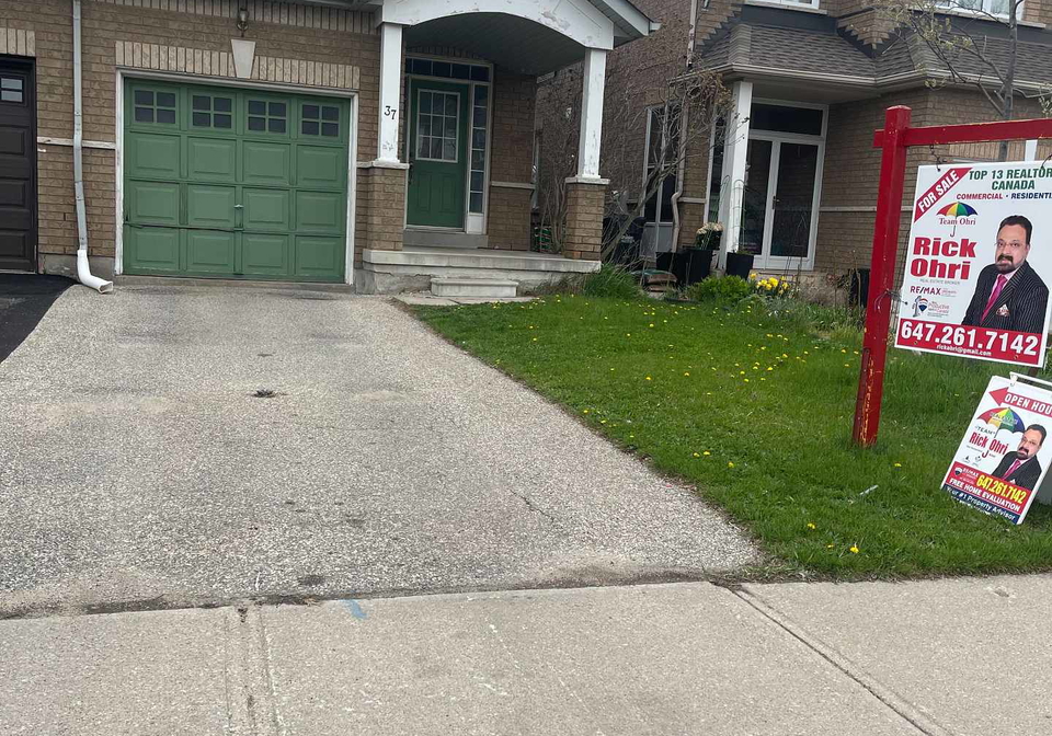 37-woodhaven-drive-w-brampton-ontario-w12138614