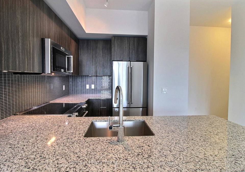 30-shore-breeze-drive-etobicoke-ontario-w12139692