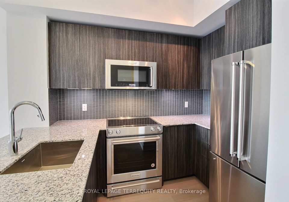 30-shore-breeze-drive-etobicoke-ontario-w12139692