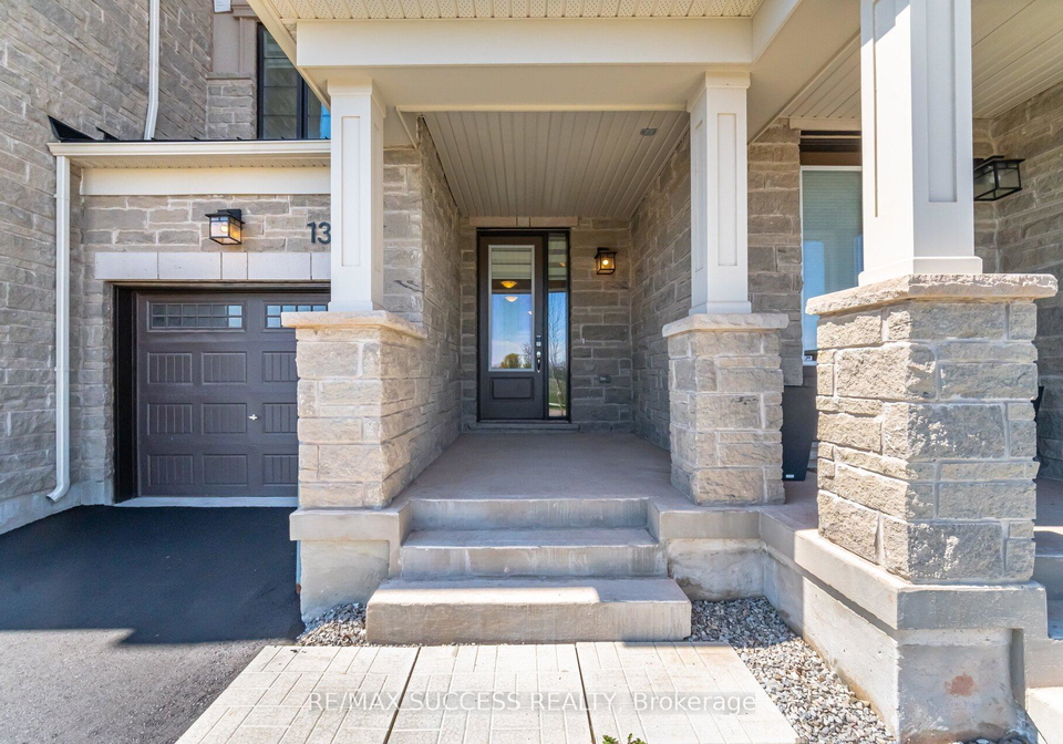 1379-shevchenko-boulevard-oakville-ontario-w12139848