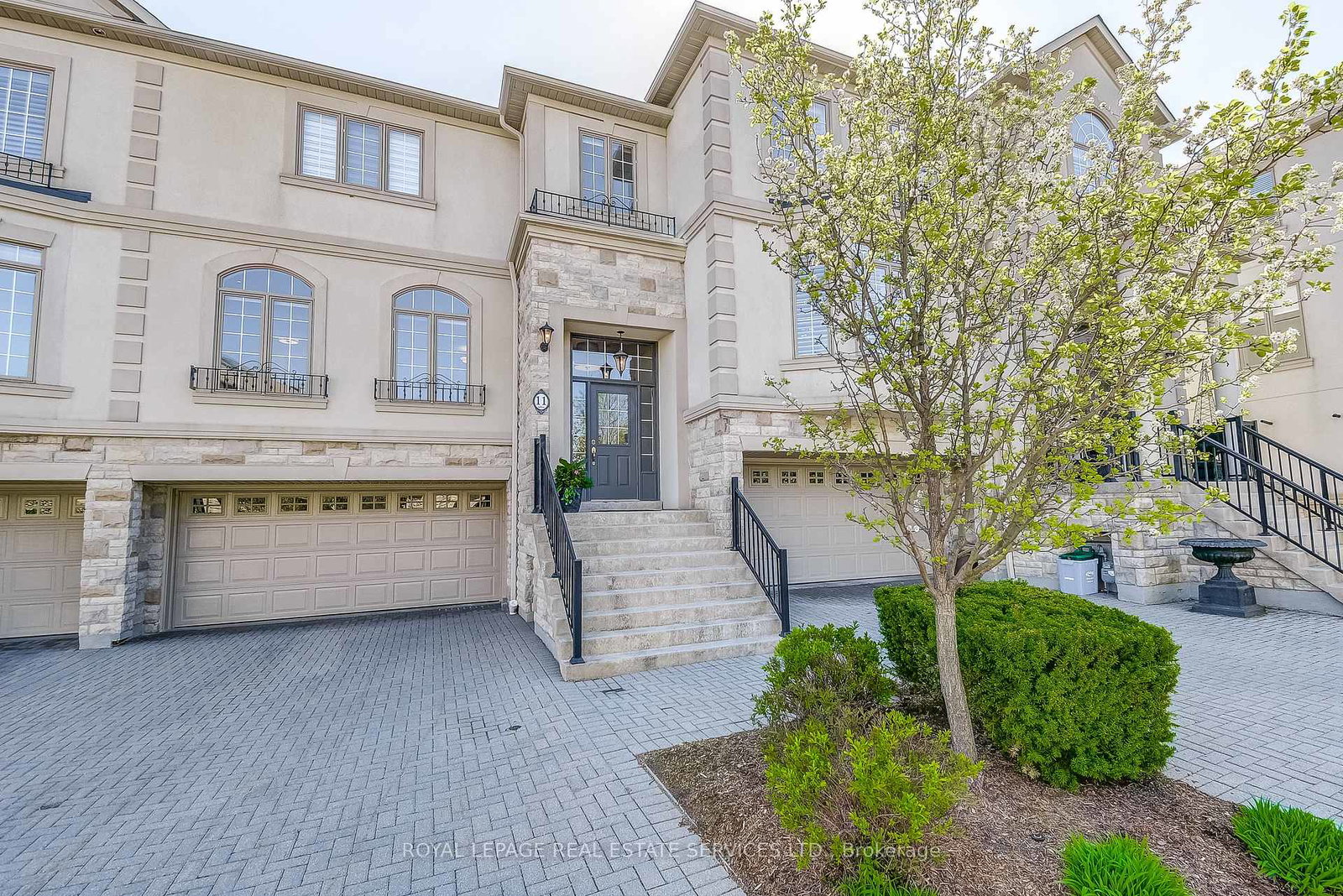 2400-neyagawa-boulevard-oakville-ontario-w12140135